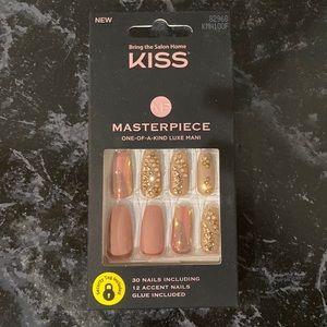 Kiss Masterpiece glue/press on nails